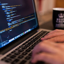 明星黑料没人细说的地方在这：这一页内容背后还有一层，评论区一下炸了